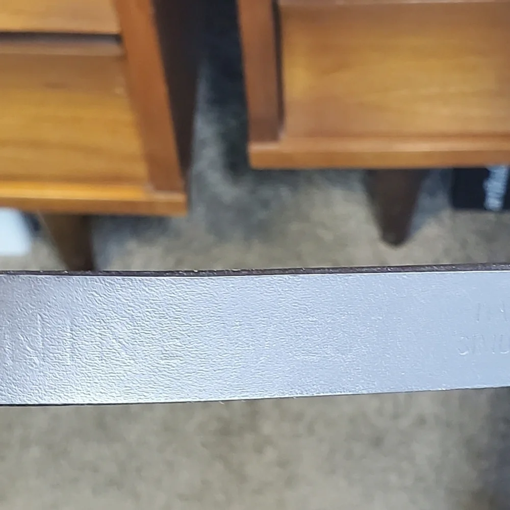 NINE WEST EMBOSSED LEATHER BELT SILVER TONE BUCKLE WOMEN SIZE MEDIUM ITALIAN